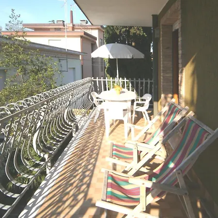 Burello Apartment Lignano Sabbiadoro Exterior photo